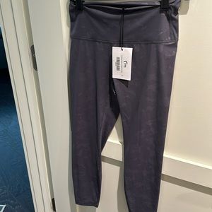 Zyia Grey Camo Luxe Hi-Rise 7/8 24" Size 6-8 NWT